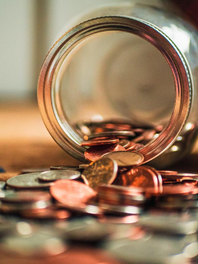 How to Incorporate Good Luck Coins in Personal Altars