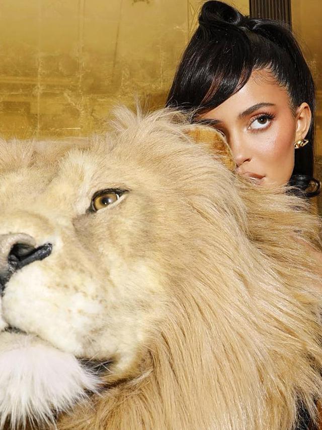 Ideal Gifts for Leo: Show-Stopping and Glamorous Presents for the Magnificent Lion