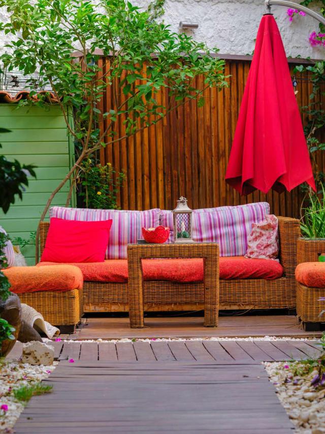 Transform Your Outdoor Space with a Beautiful Red-Themed Perennial Garden